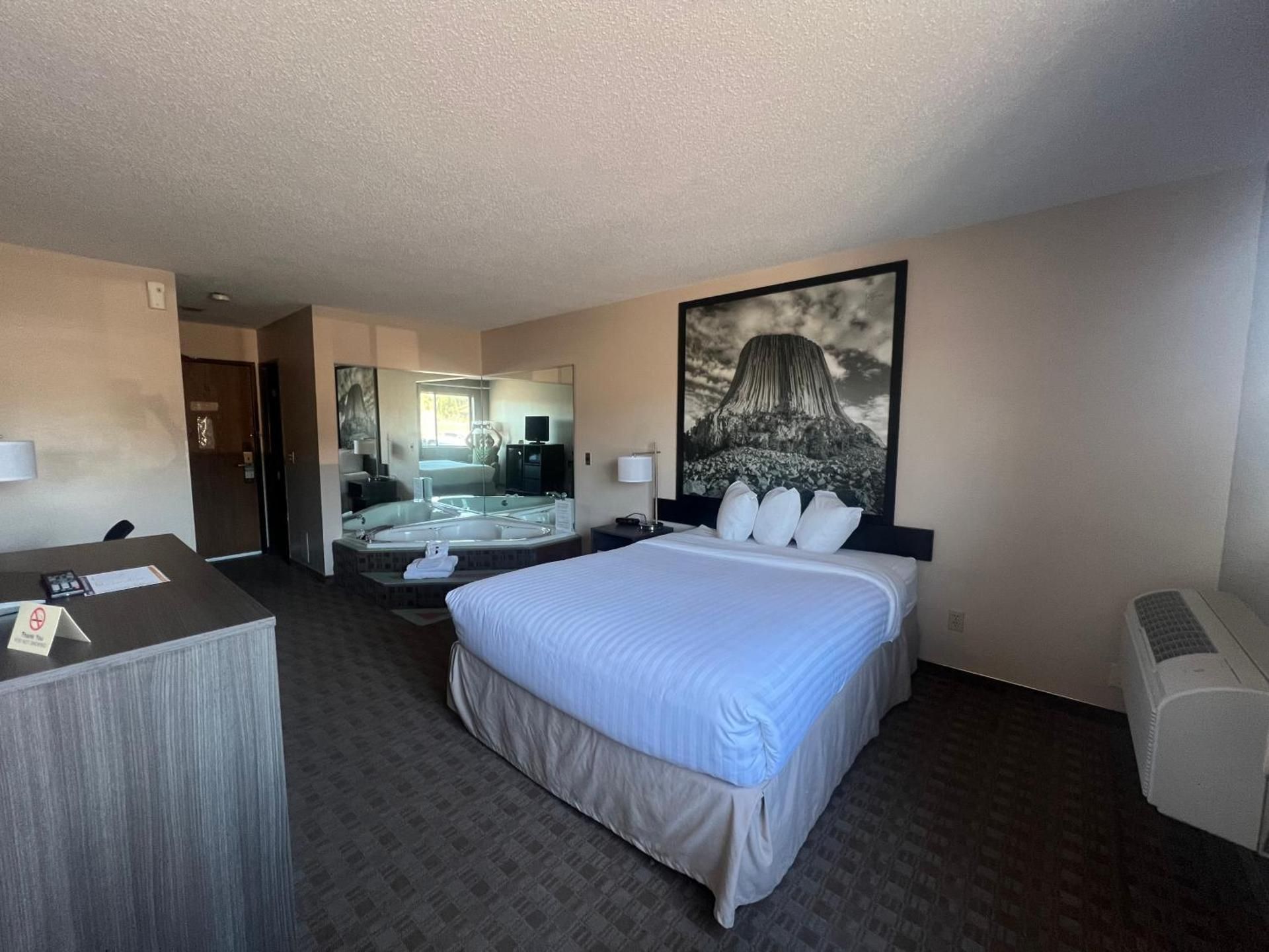 1 Queen Bed Suite Non-Smoking