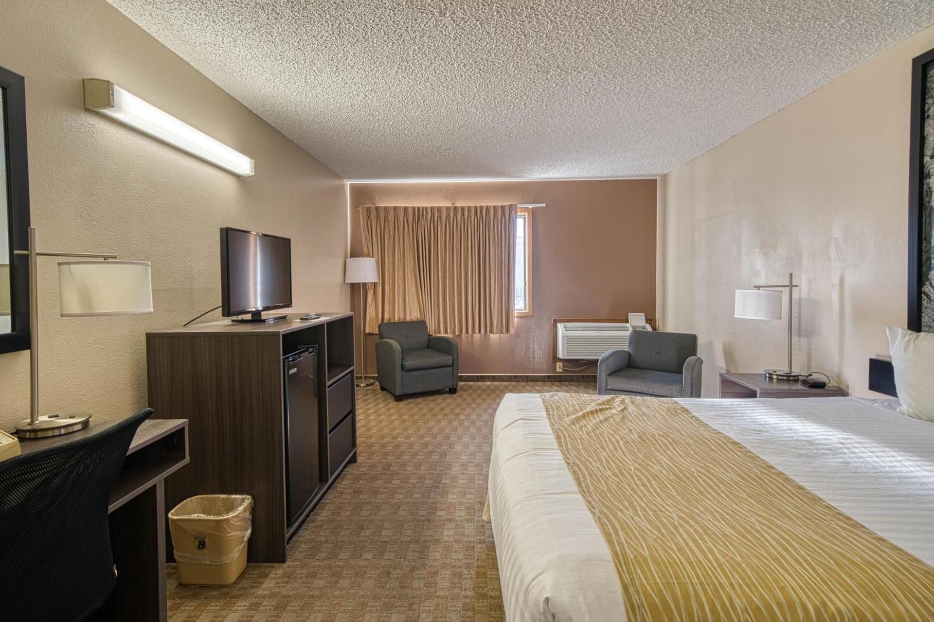 1 King Bed Non-Smoking
