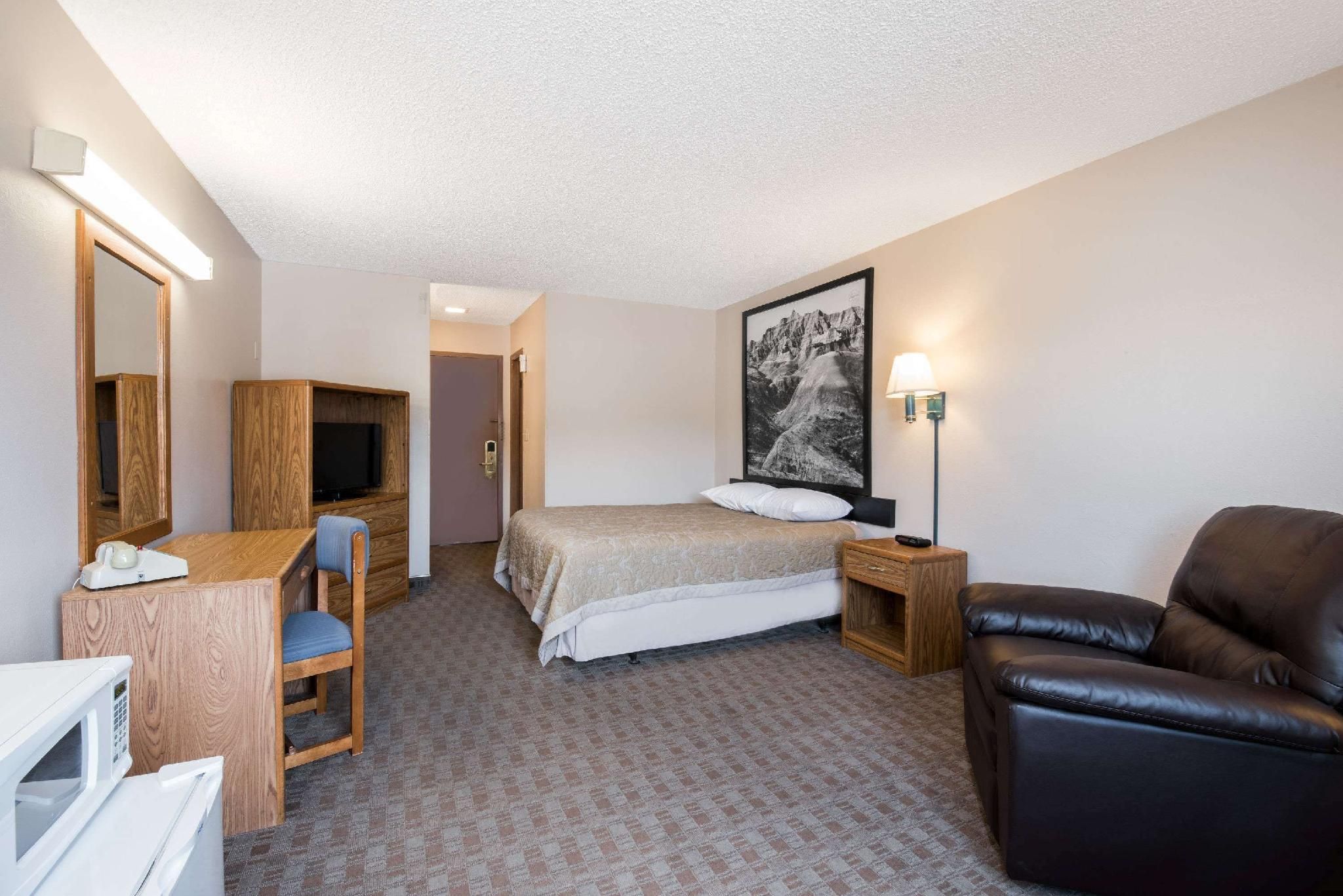 1 Queen Bed Suite Non-Smoking