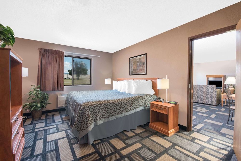 Deluxe Studio Suite, 1 King Bed, Non Smoking