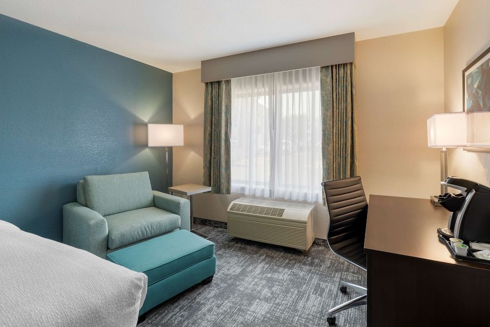 Standard Room, 1 King Bed, Accessible, Bathtub