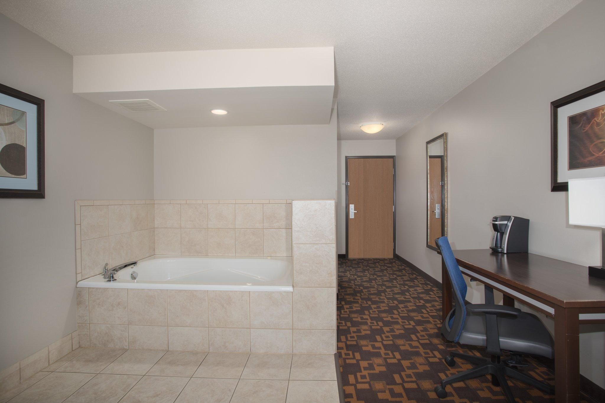 1 King Standard Jetted Tub