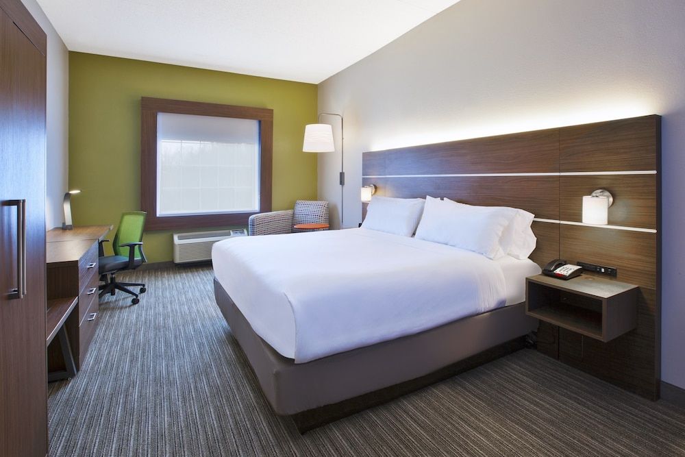 Standard Room, 1 King Bed, Accessible Bathtub (Mobility)
