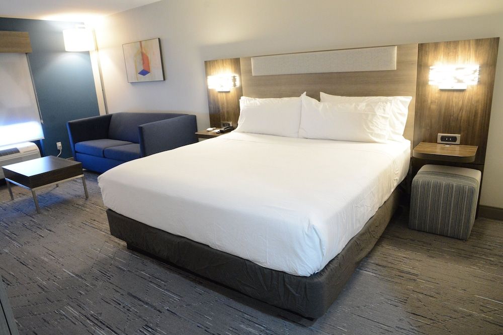 Suite, 1 King Bed, Accessible (Communications)