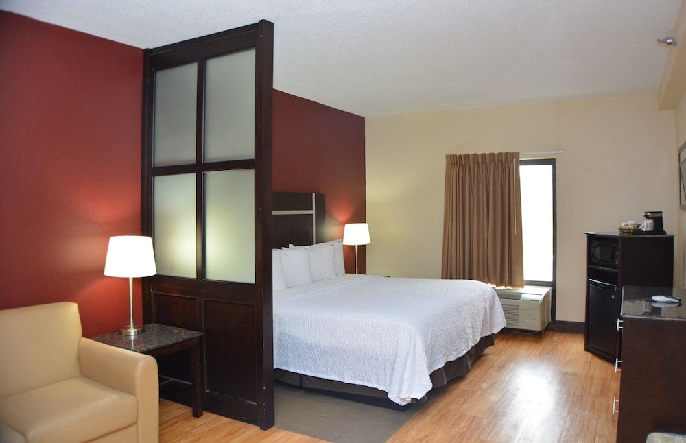 Premium Room, 1 King Bed (Upgraded Bedding & Snack, Smoke Free)
