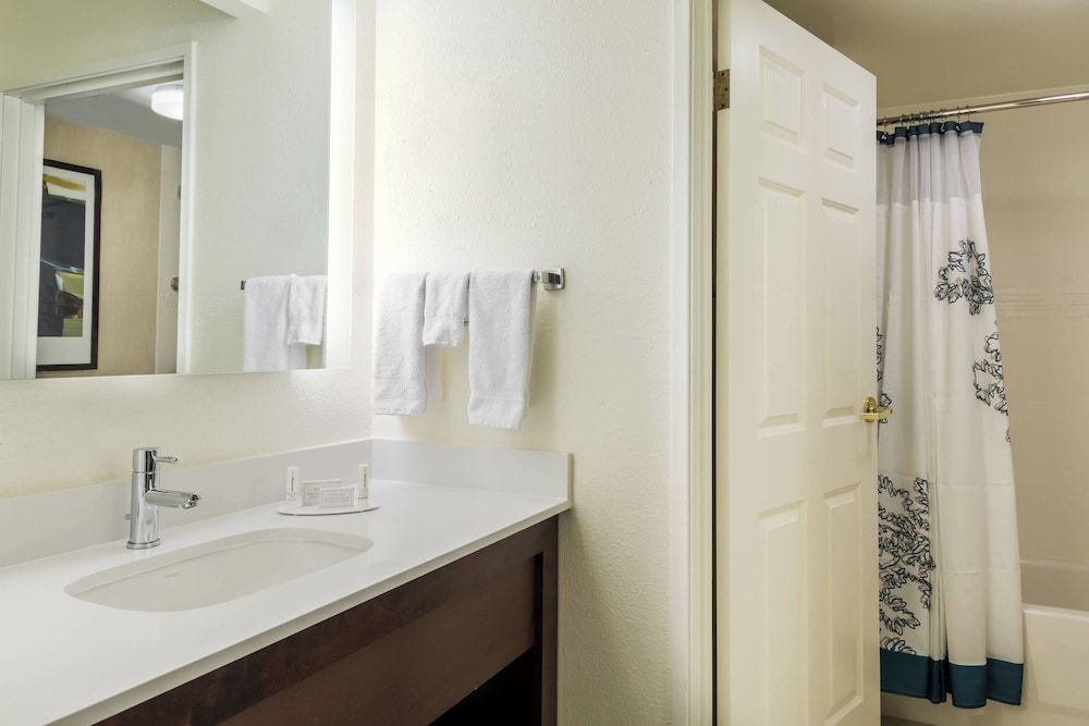 Suite, 2 Bedrooms, Non Smoking, Fireplace (Hearing Accessible)