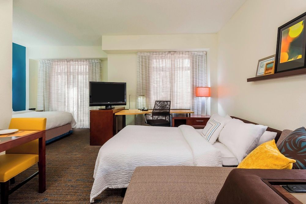 Studio, 1 Queen Bed with Sofa bed, Non Smoking (Mobility/Hearing Accessible, Tub)