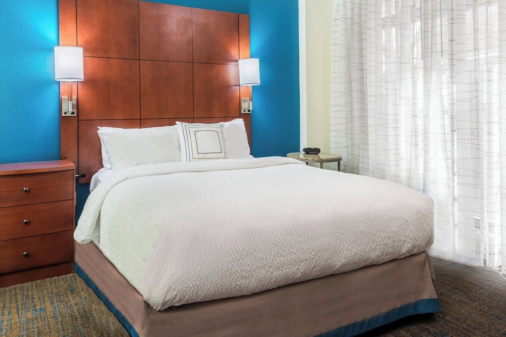 Studio, 1 Queen Bed with Sofa bed, Non Smoking (Mobility/Hearing Accessible, Tub)
