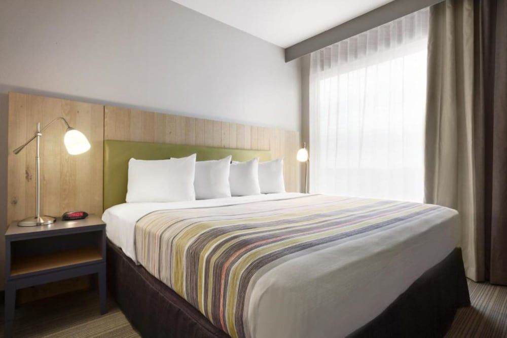 Studio Suite, 1 King Bed with Sofa bed, Non Smoking