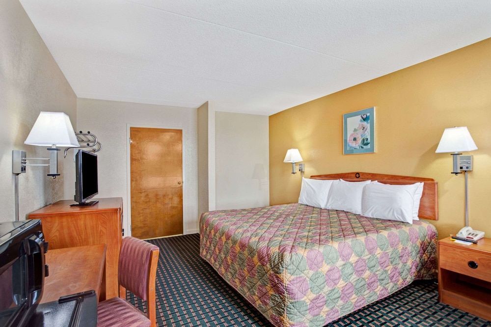 Standard Room, 1 King Bed
