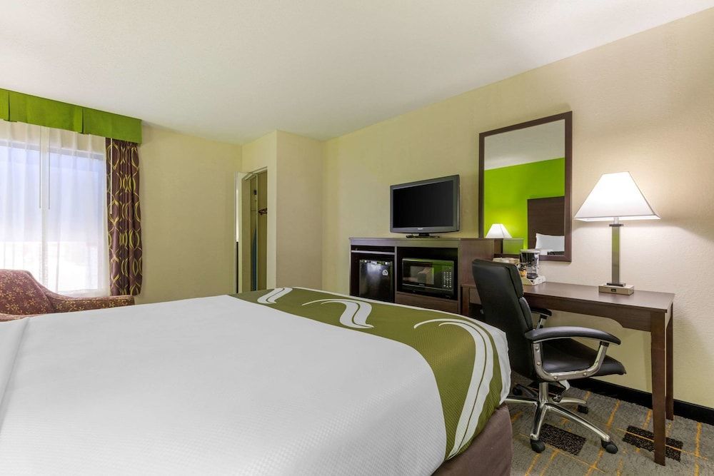 Room, 1 King Bed, Non Smoking (Upper Floor)