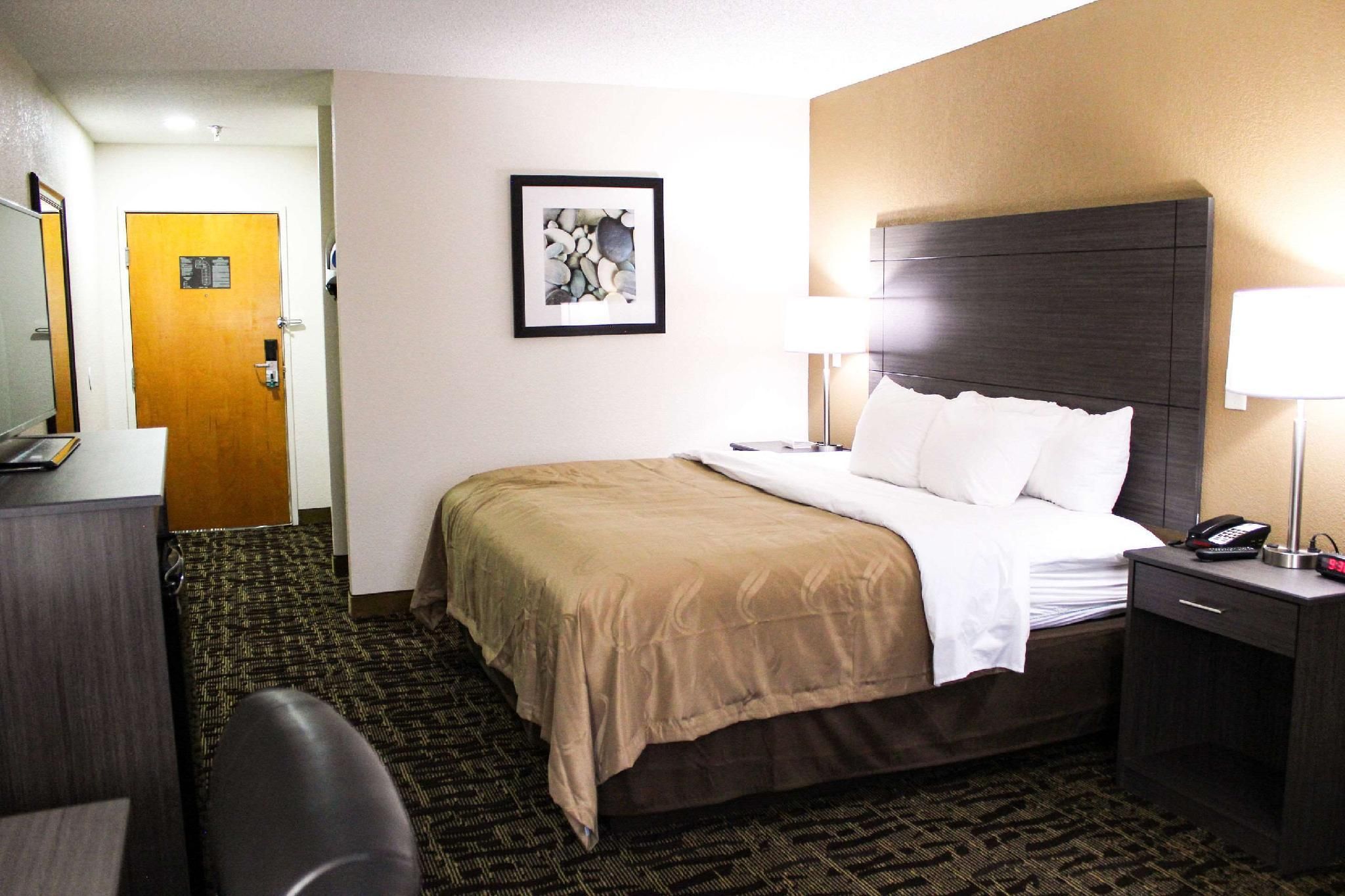 1 King Bed, Nonsmoking