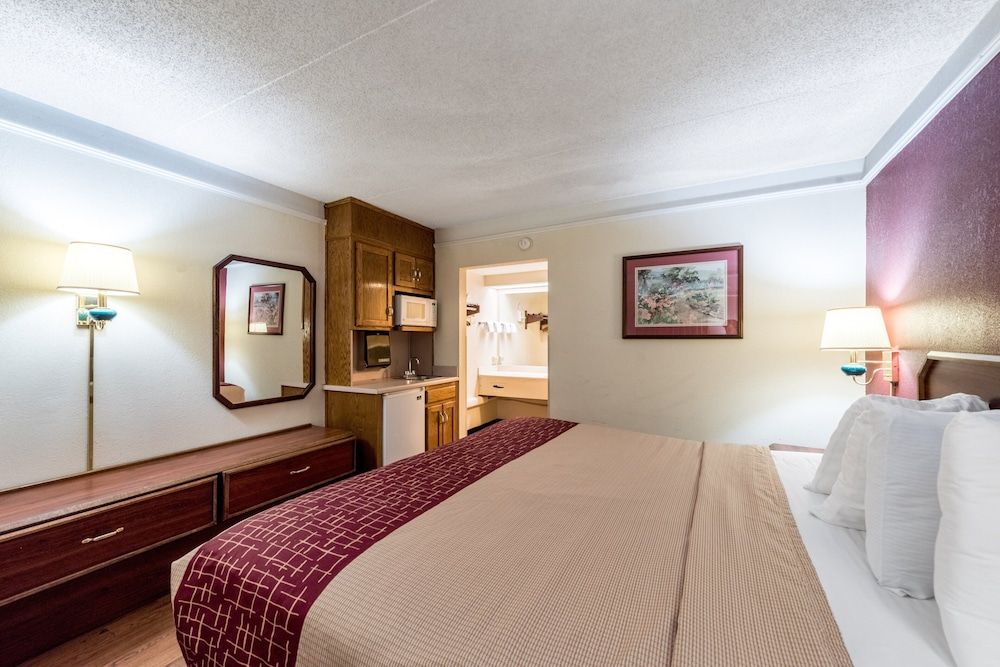 Deluxe Room, 1 King Bed, Accessible, Non Smoking