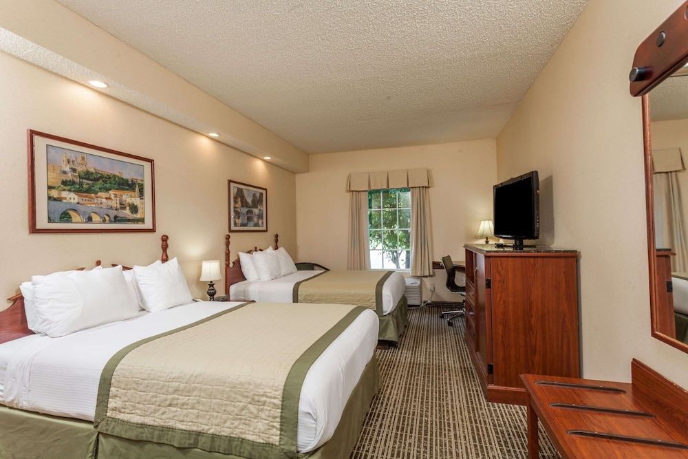 Standard Room, 2 Double Beds, Non Smoking