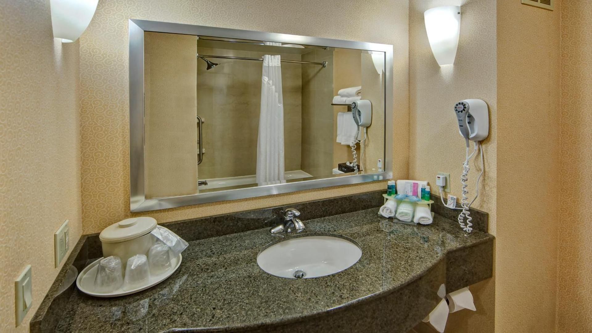 Suite with Two Beds - Non-Smoking