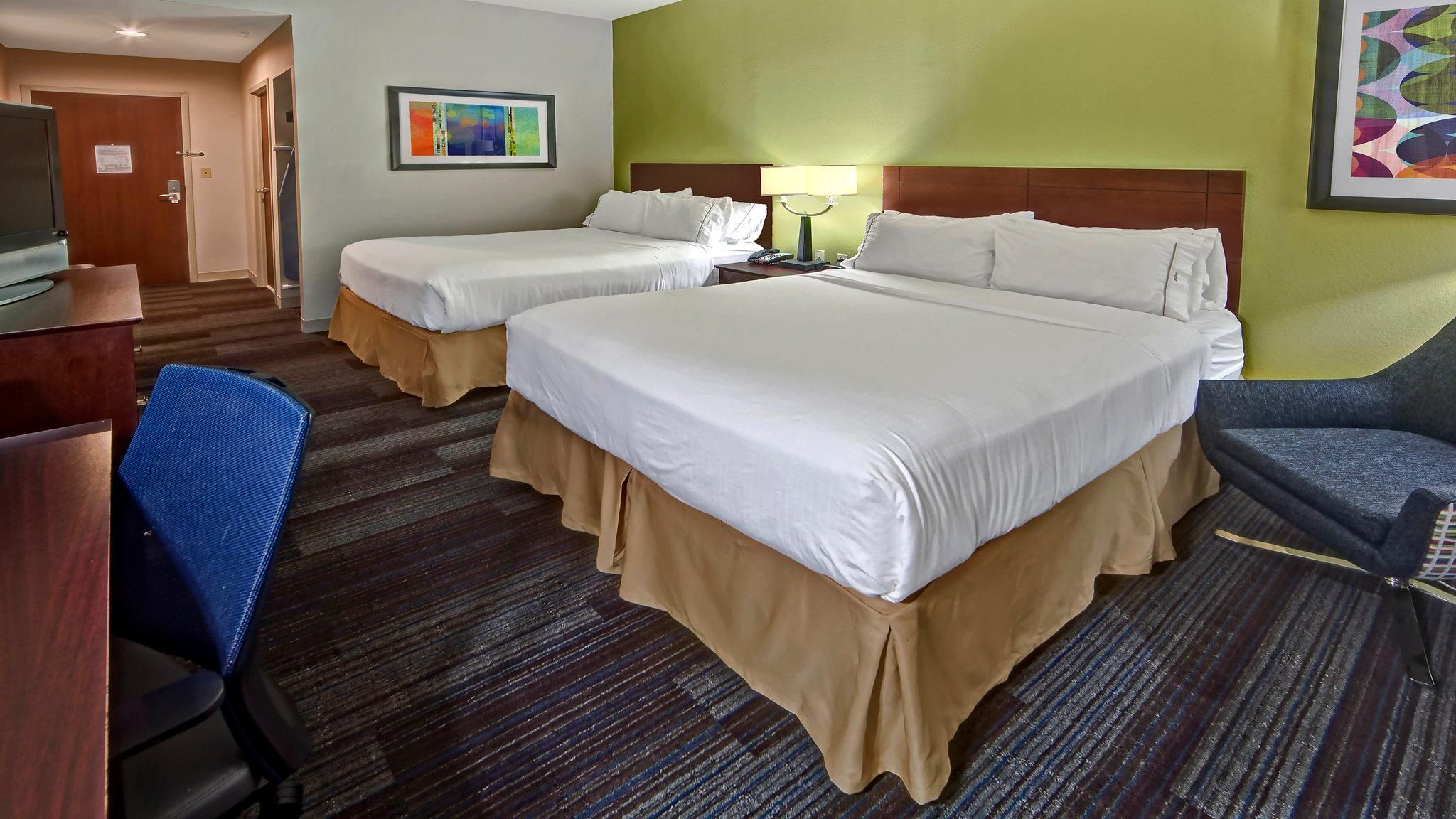 2 Queen Beds Standard