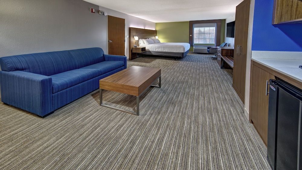 Suite, 1 King Bed, Accessible (Mobility, Accessible Tub)