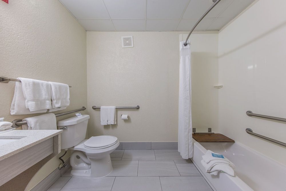 Room, 2 Queen Beds, Accessible Bathtub (Mobility)