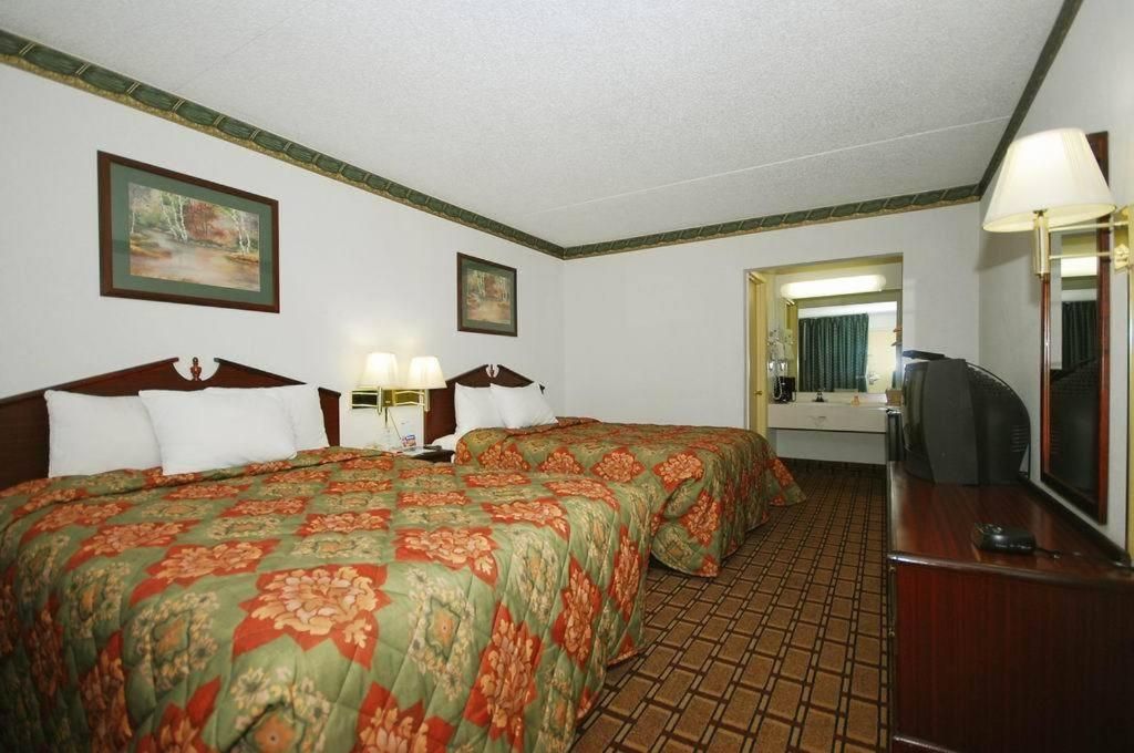 2 Double Beds Smoking