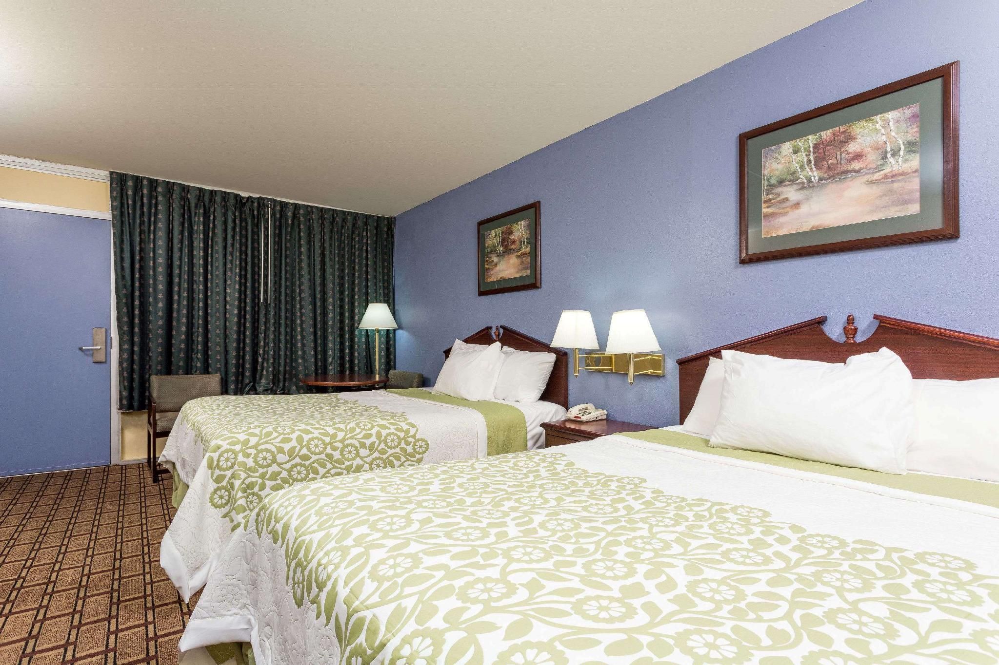 2 Queen Beds Smoking