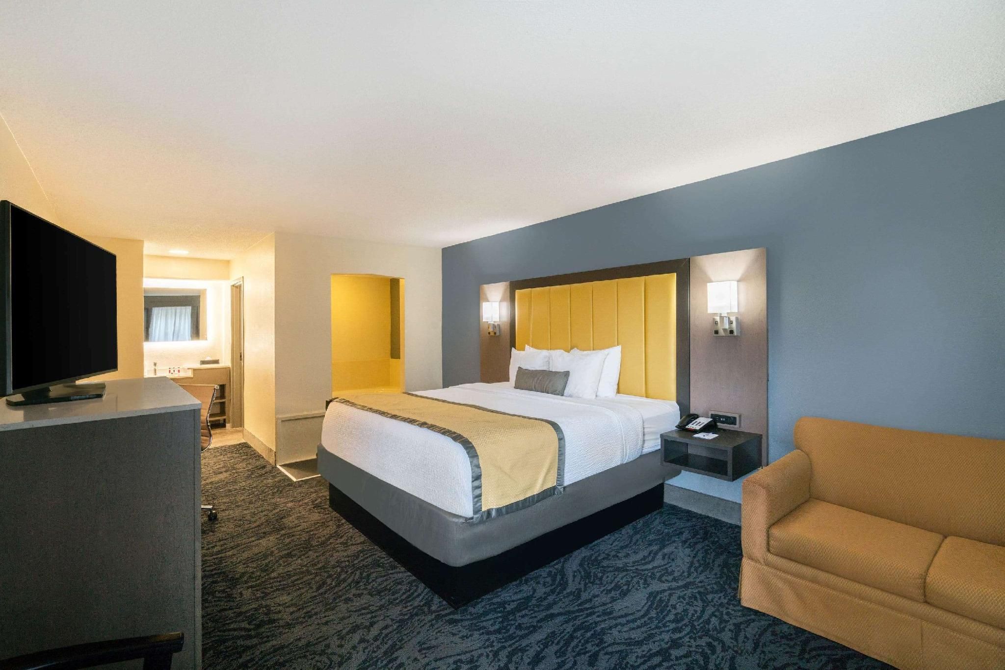1 King Bed, Studio Suite, Non-Smoking