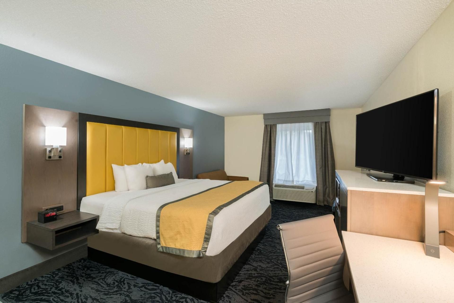 1 King Bed, Studio Suite, Non-Smoking