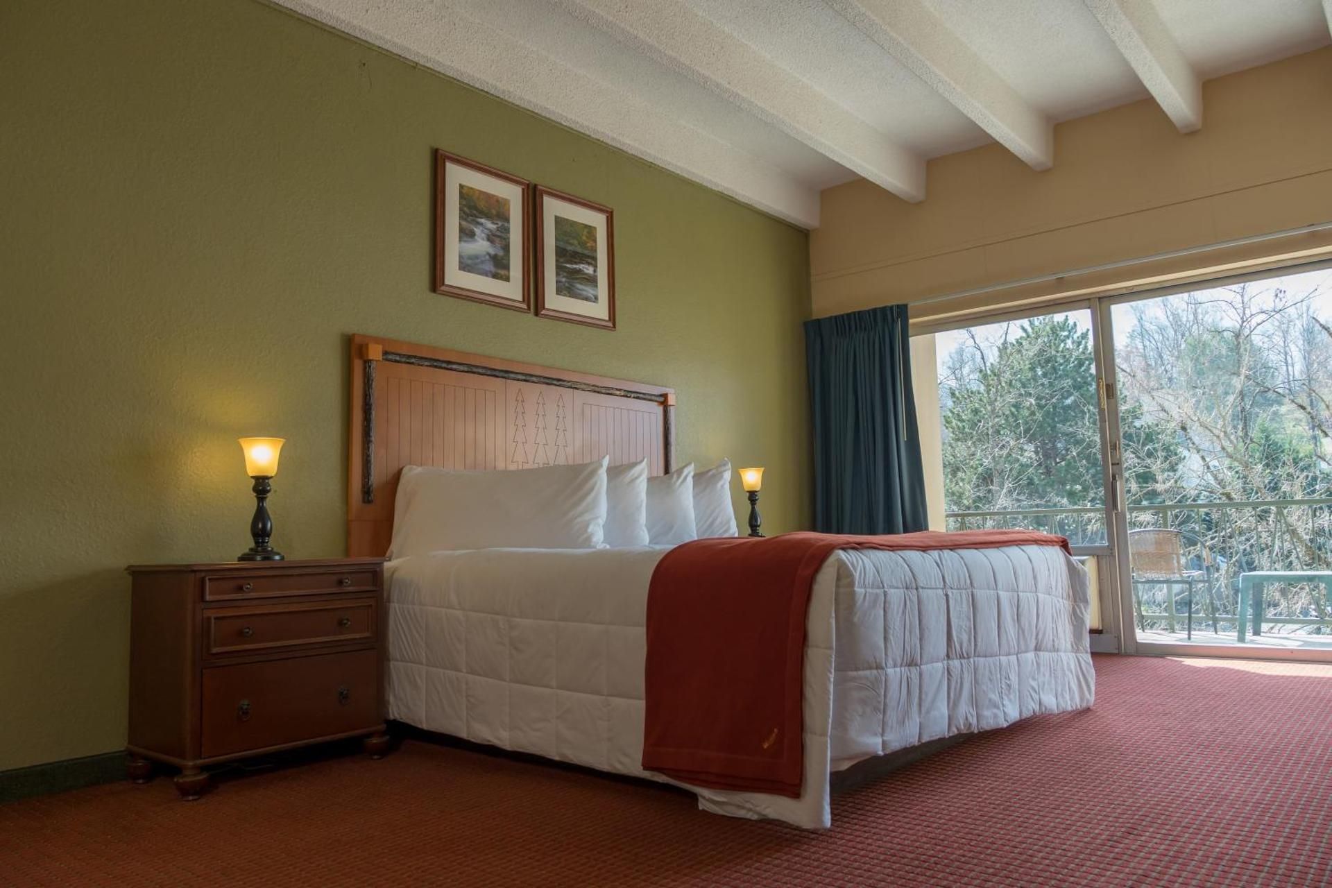 River Terrace Resort and Convention Center Standard King Guestroom