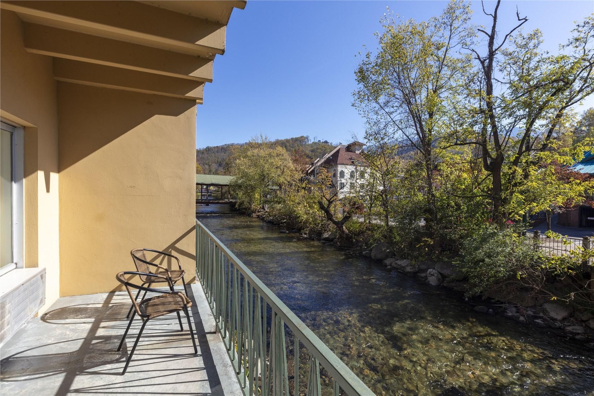 River Terrace Resort and Convention Center Standard Queen Guestroom 2