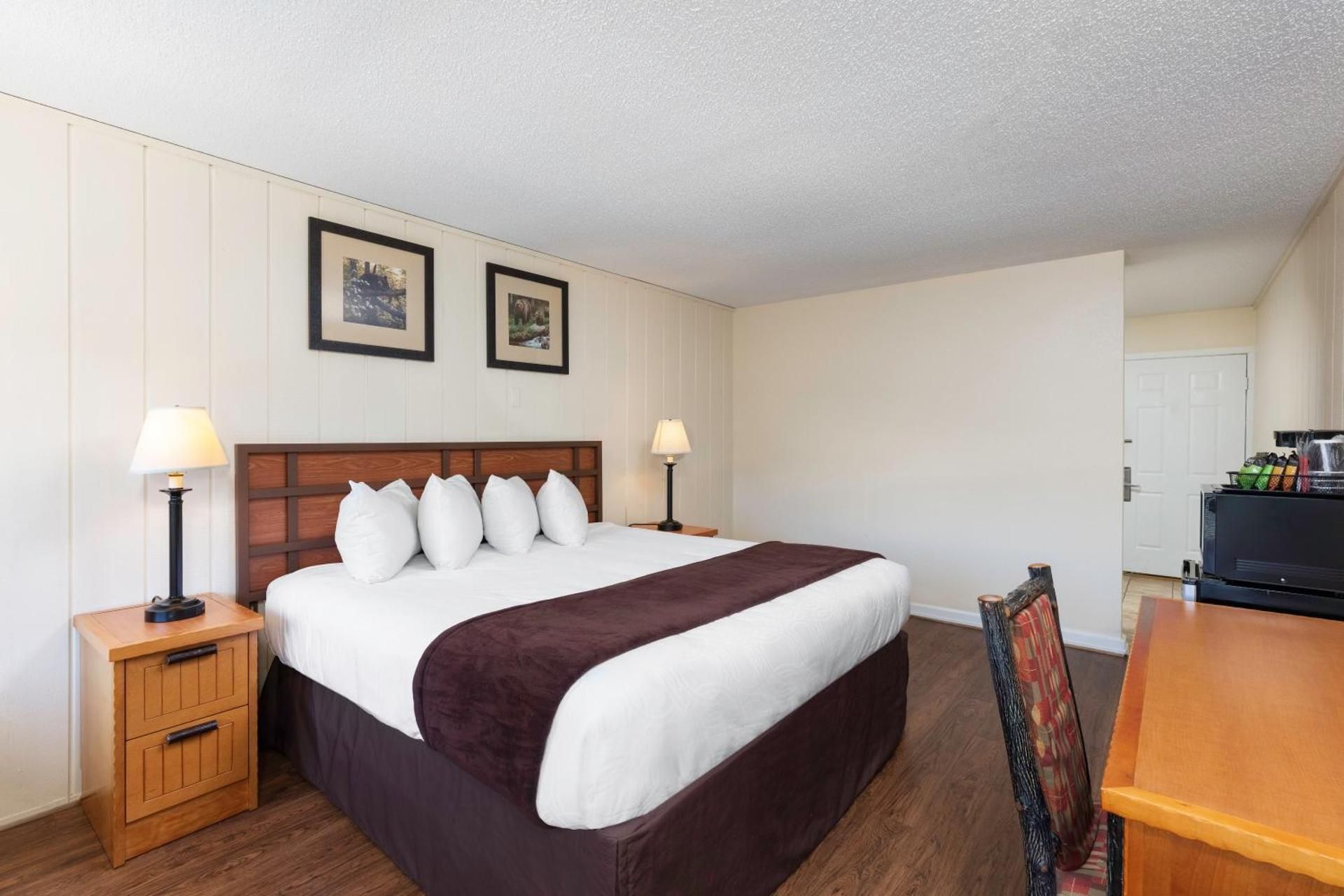 River Terrace Resort and Convention Center Signature King Guestroom