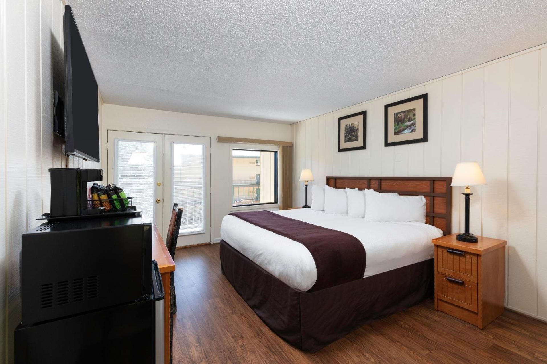 River Terrace Resort and Convention Center Signature King Guestroom 2