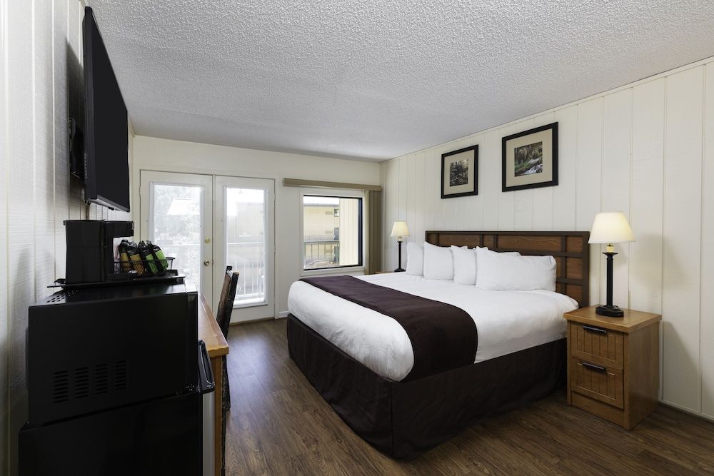 River Terrace Resort & Convention Center Signature Room - 1 King Bed 2