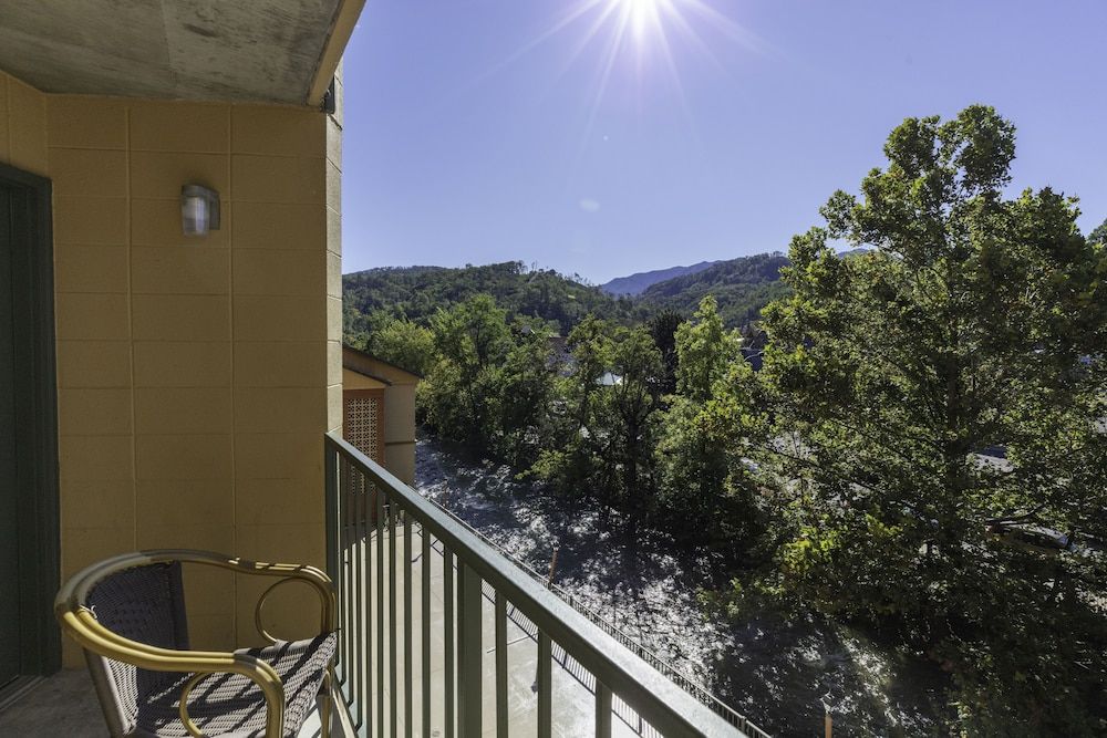 River Terrace Resort & Convention Center Signature Room, 1 King Bed, River View