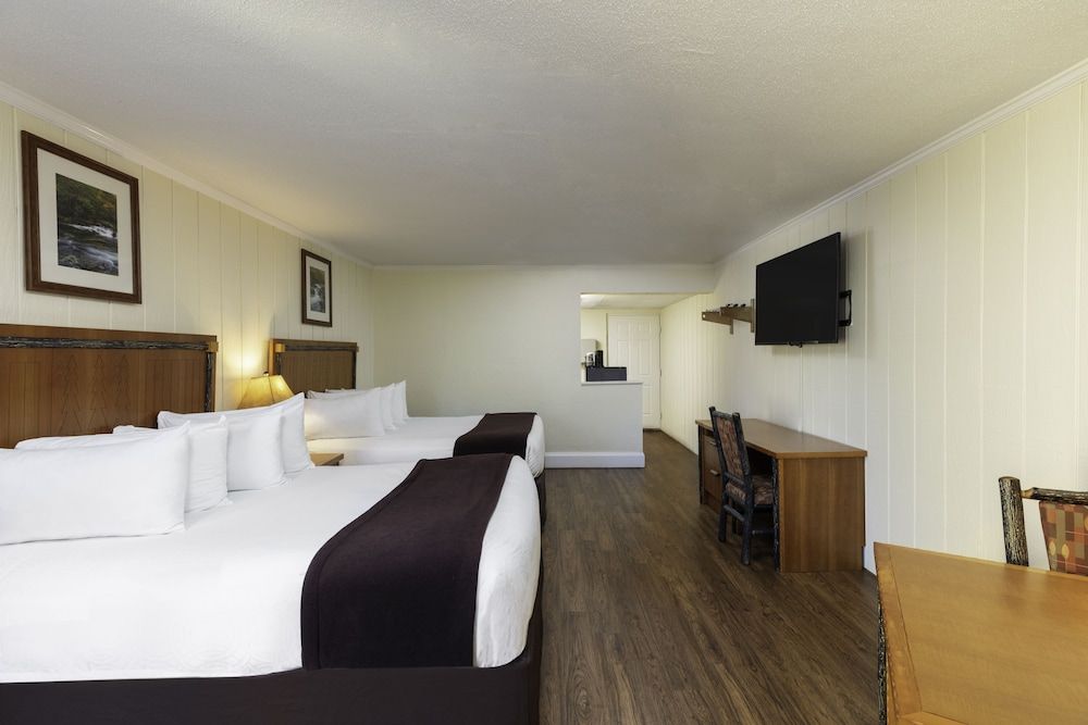 River Terrace Resort & Convention Center Signature Room - 2 Queen Beds River View