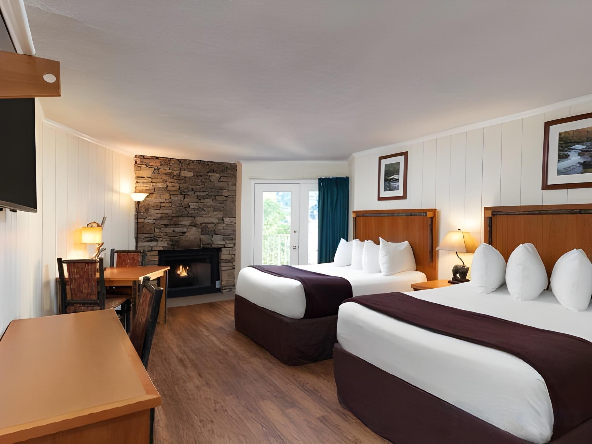 River Terrace Resort and Convention Center Standard Queen Guestroom