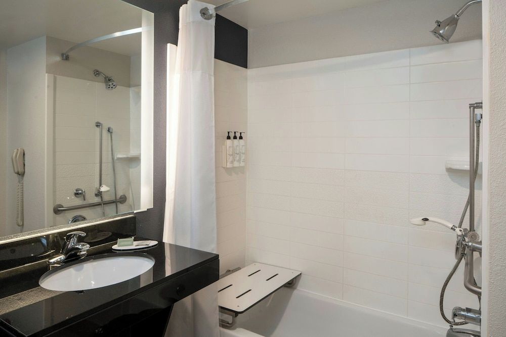 Basic Room, 2 Queen Beds, Non Smoking (Hearing Accessible)