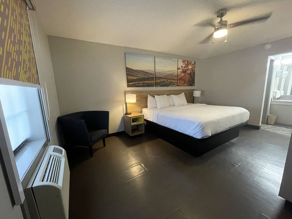 Standard Room, 1 King Bed, Smoking