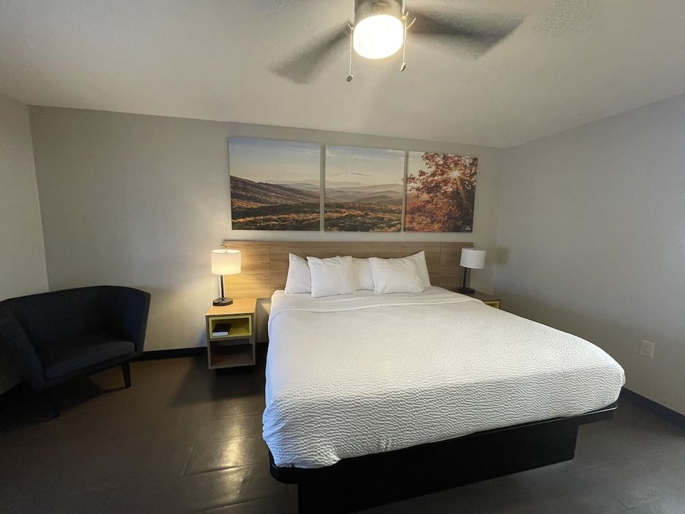 Standard Room, 1 King Bed, Smoking