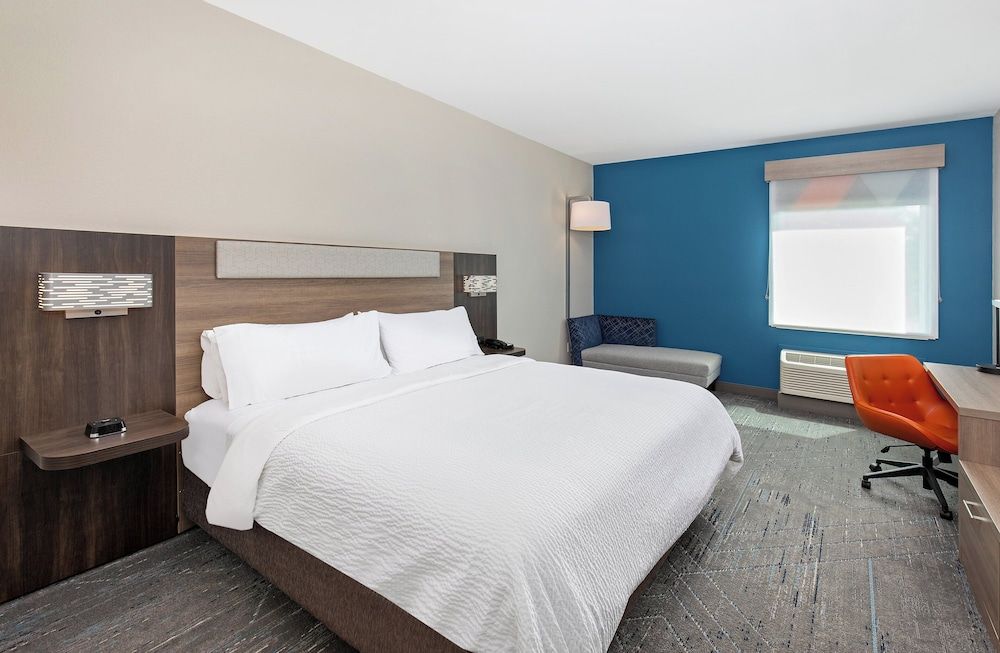 Standard Room, 1 King Bed (Communications, Mobility, Access Tub)