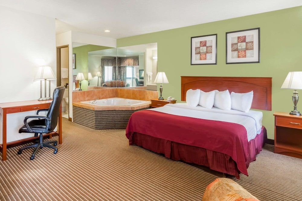 Studio Suite, 1 King Bed, Non Smoking