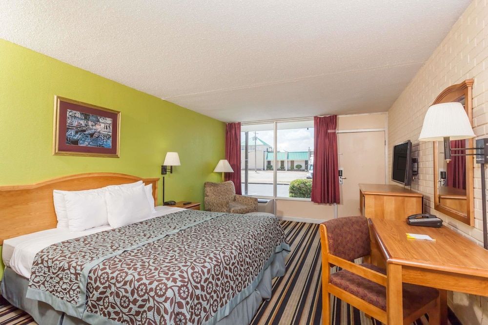 Standard Room, 1 King Bed