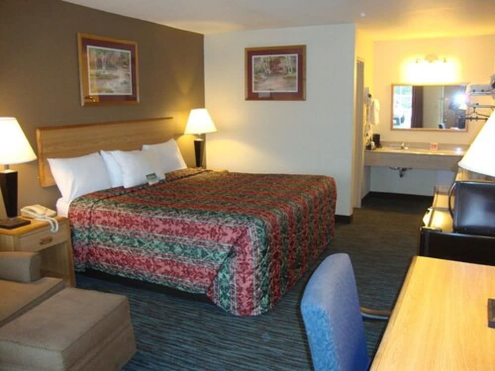 Standard Room, 1 King Bed, Smoking