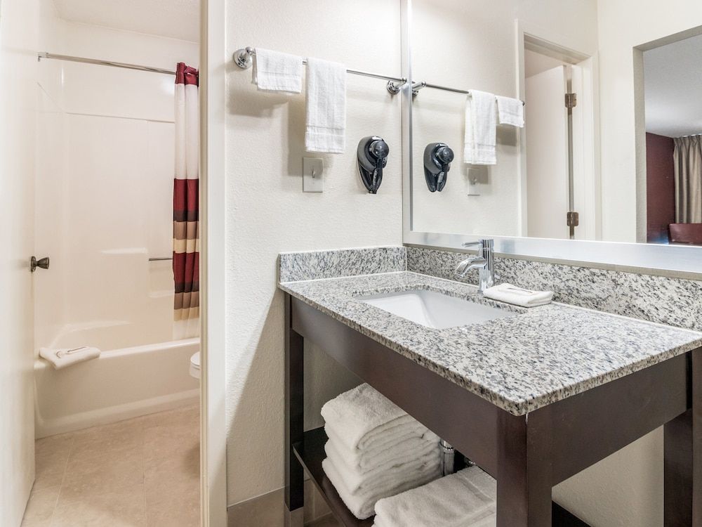 Red Roof Inn Dandridge Superior Room, 2 Queen Beds, Non Smoking 11