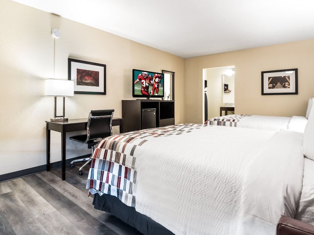 Red Roof Inn Dandridge Superior Room, 2 Queen Beds, Non Smoking 5