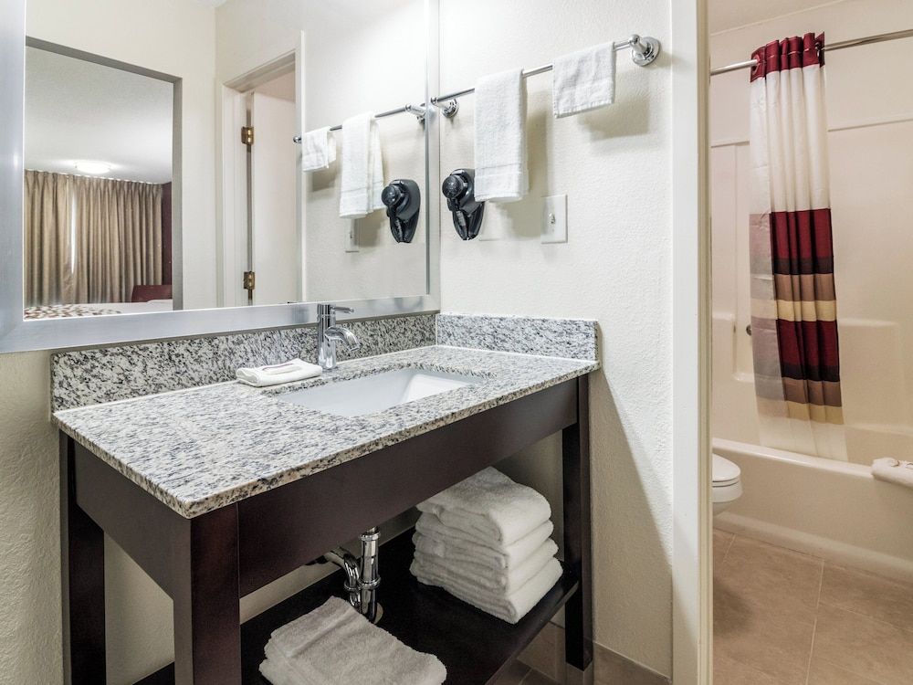 Red Roof Inn Dandridge Superior Room, 2 Queen Beds, Non Smoking 10