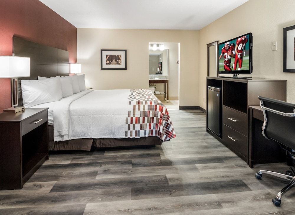 Red Roof Inn Dandridge Superior Room, 1 King Bed, Non Smoking