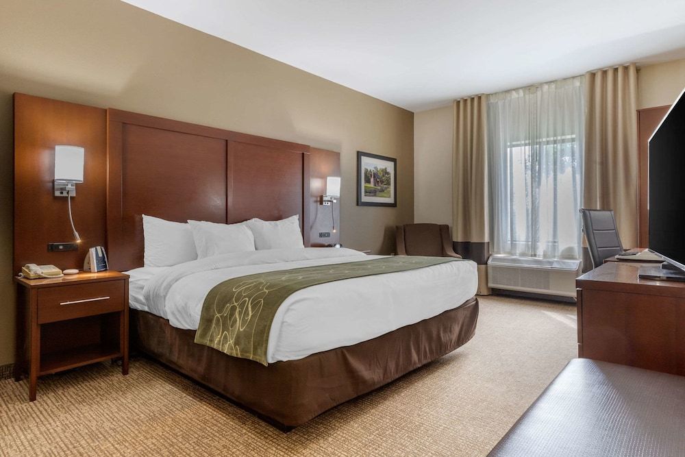Suite, 1 King Bed, Non Smoking