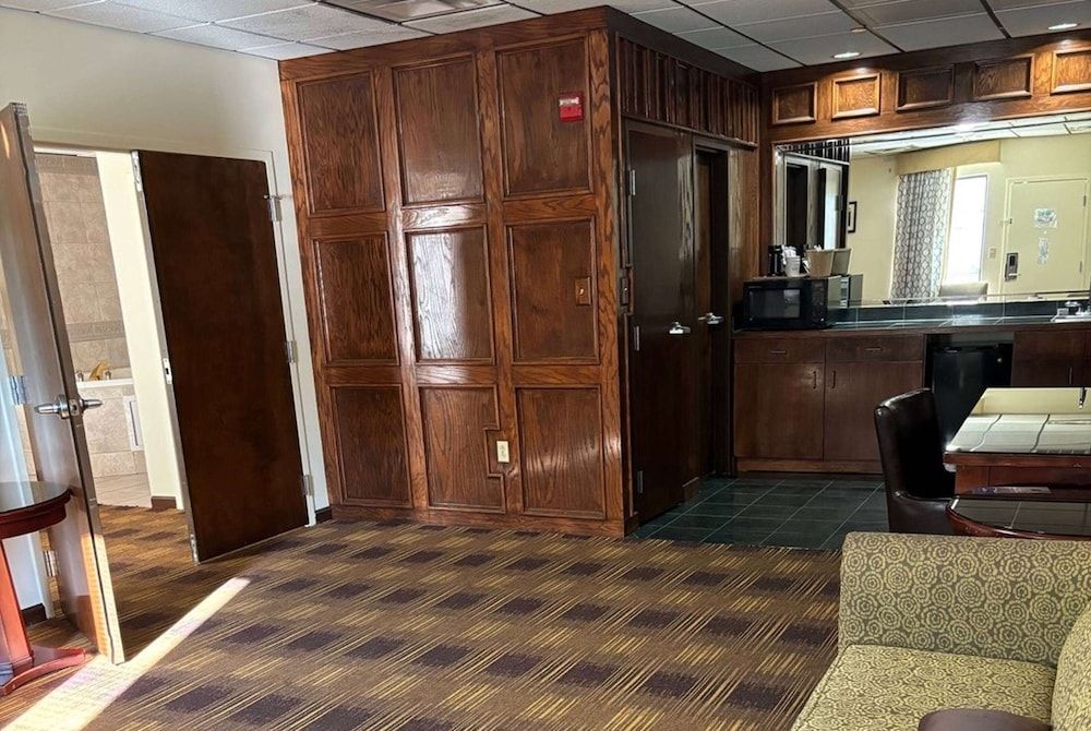 Suite, 1 King Bed, Non Smoking (One-Bedroom, First Floor)