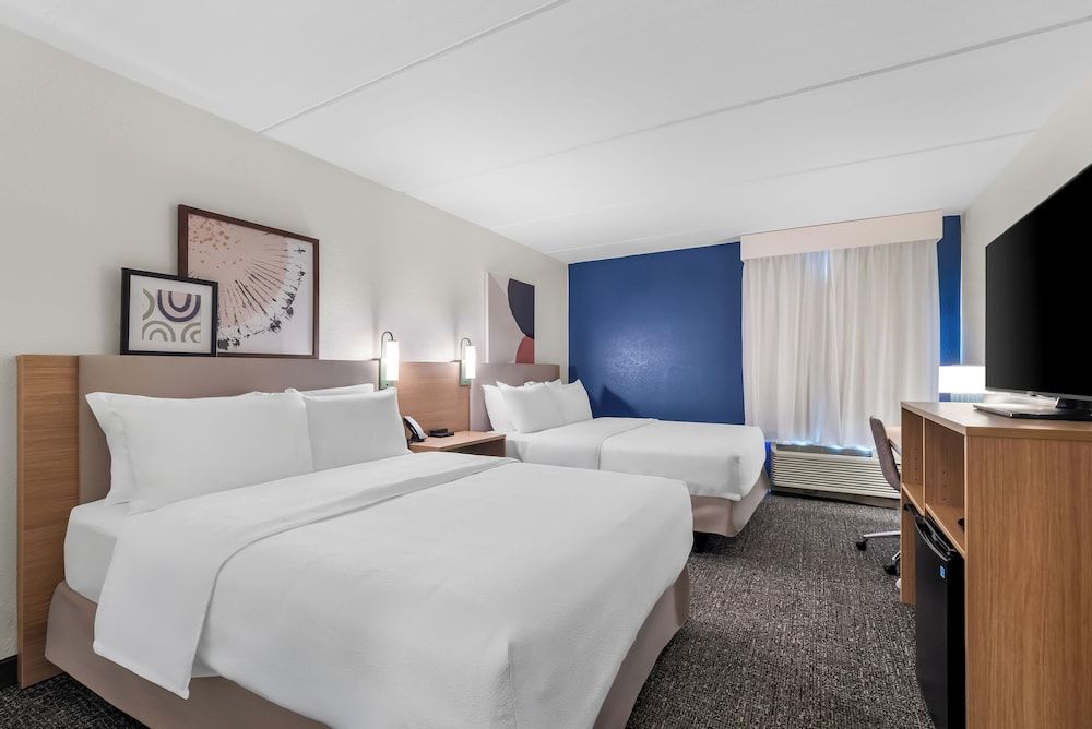 Spark by Hilton Kimball Room, 2 Queen Beds, Accessible, Bathtub (Mobility & Hearing) 2