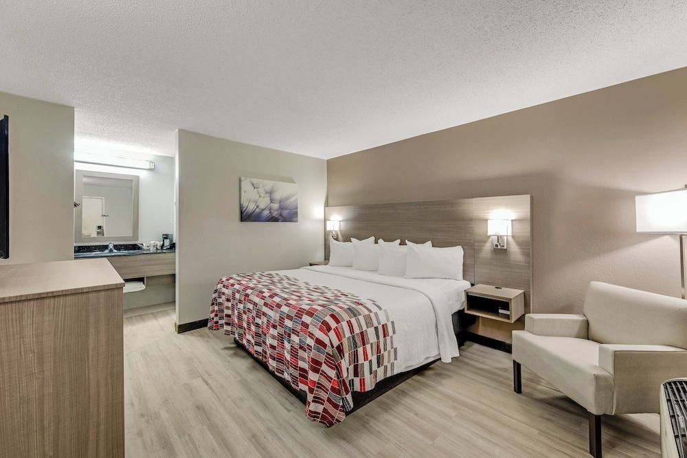 Red Roof Inn Kingsport Superior Room, 1 King Bed, Non Smoking 3