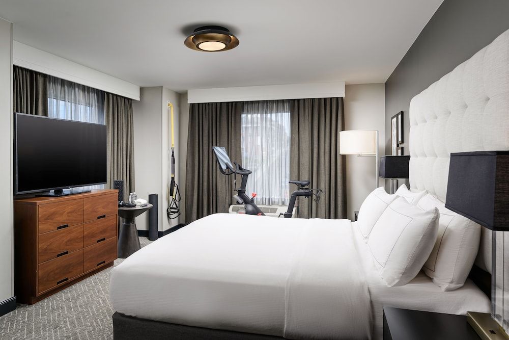 Room, 1 King Bed (Peloton)